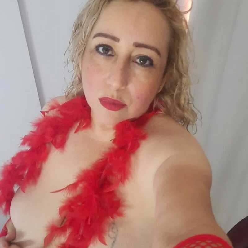 leylazara — FansOnlyX creator profile