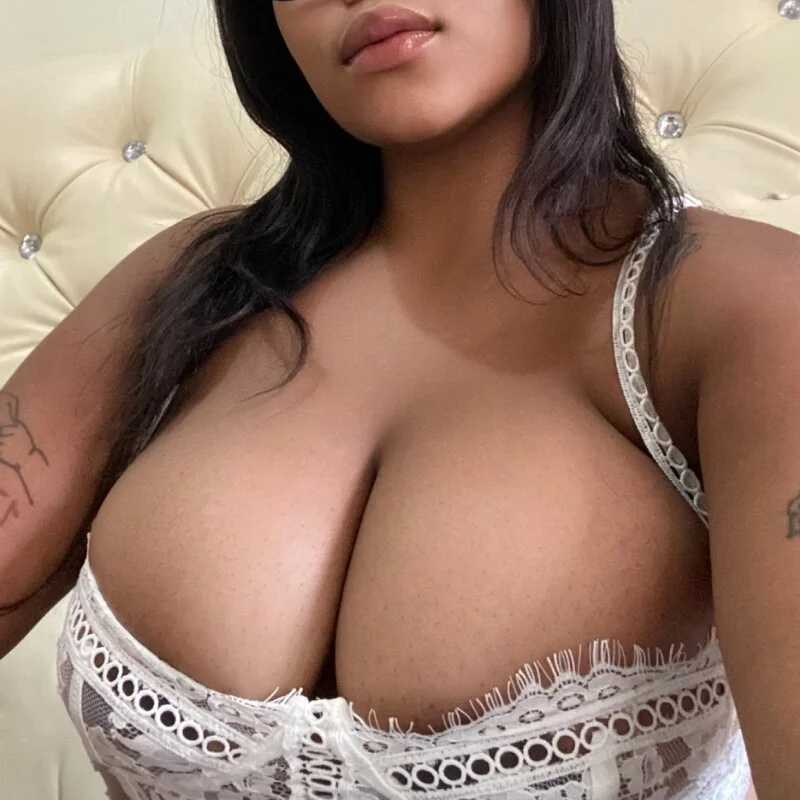 BiggAssAngie1 — FansOnlyX creator profile
