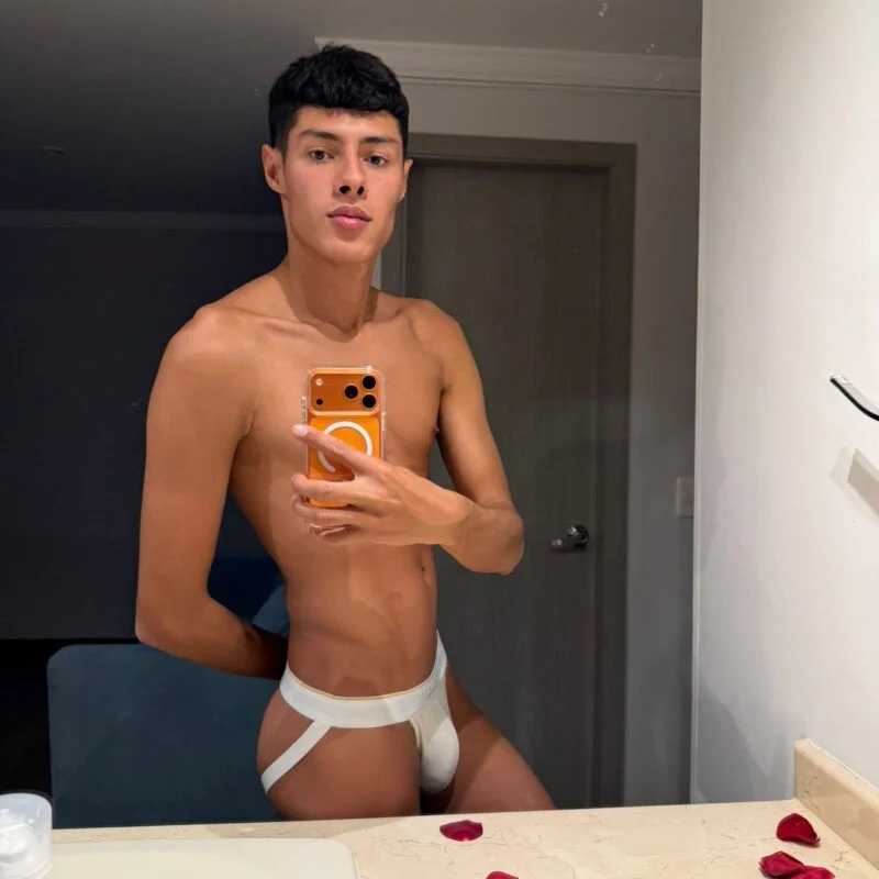 Soyalejomarquez — FansOnlyX creator profile