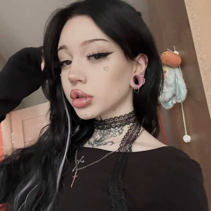 Emma_Kirks — FansOnlyX creator profile
