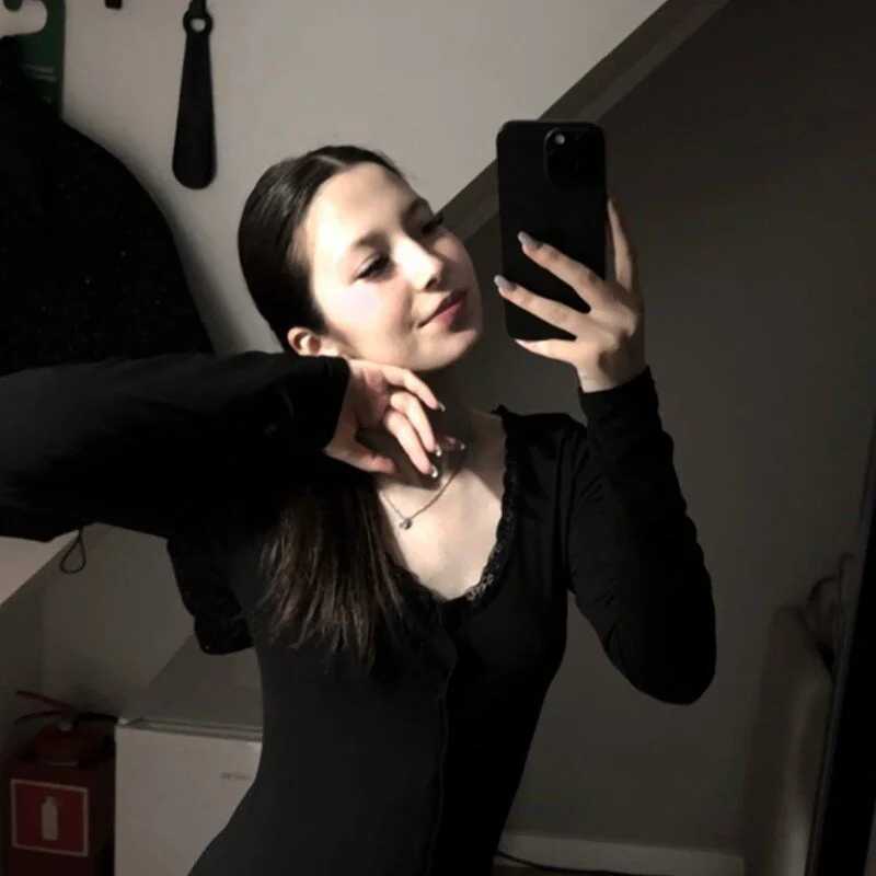 nivorelle — FansOnlyX creator profile