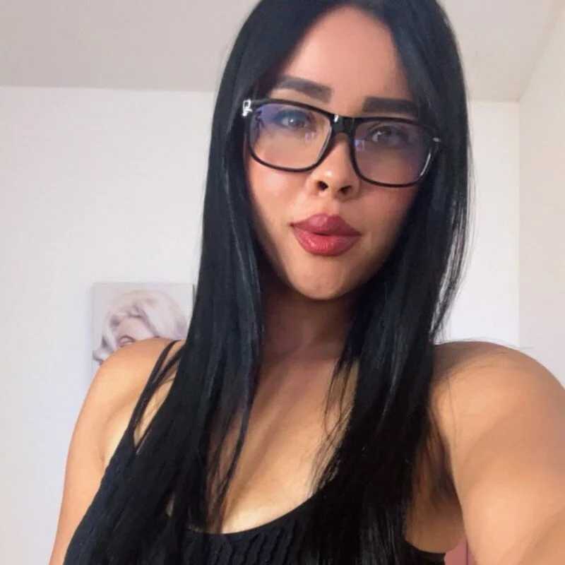 julieth_sanzz — FansOnlyX creator profile