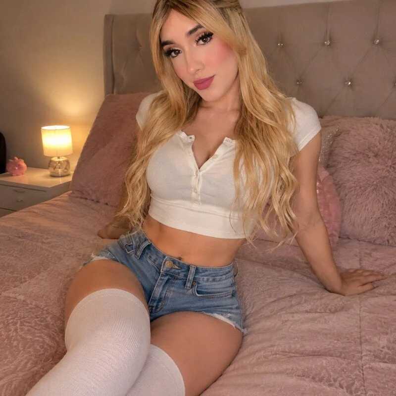 Bella_Emmy — FansOnlyX creator profile
