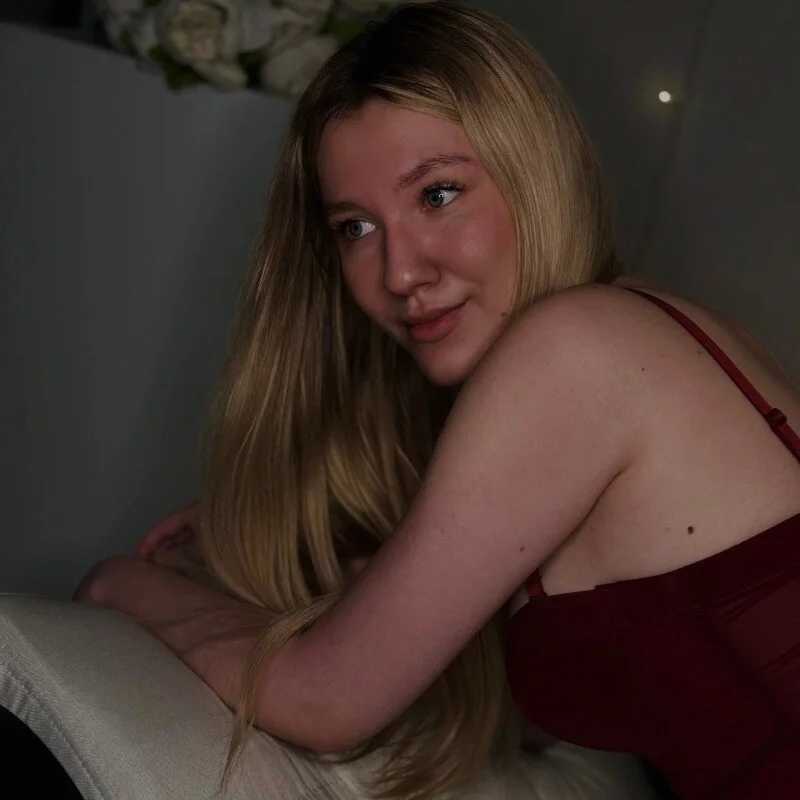 LinaRayy — FansOnlyX creator profile