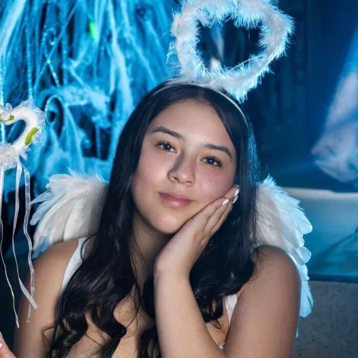 EmilyRoy77 — FansOnlyX creator profile