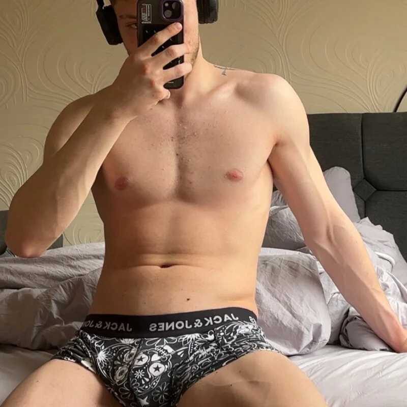 hot_eyess — FansOnlyX creator profile