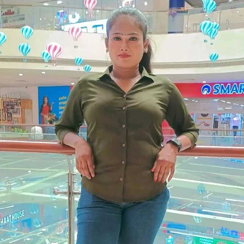 Priya_8581 — FansOnlyX creator profile