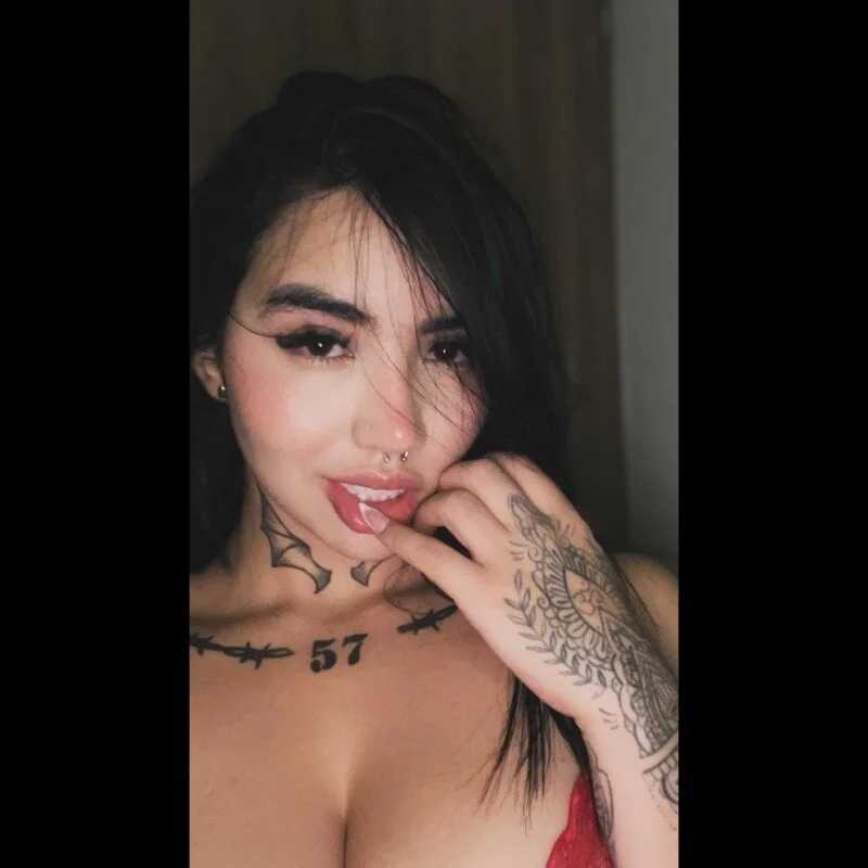 Nickiiiii — FansOnlyX creator profile