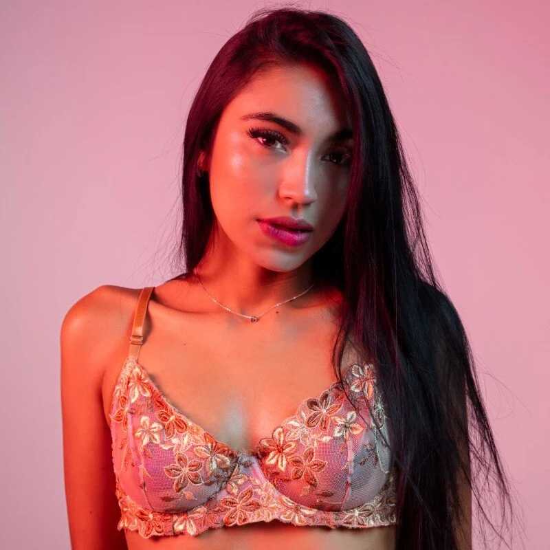 VegaSara — FansOnlyX creator profile