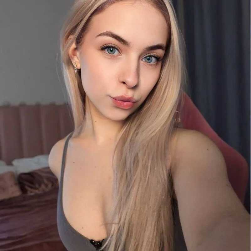 ShinyBarbie — FansOnlyX creator profile