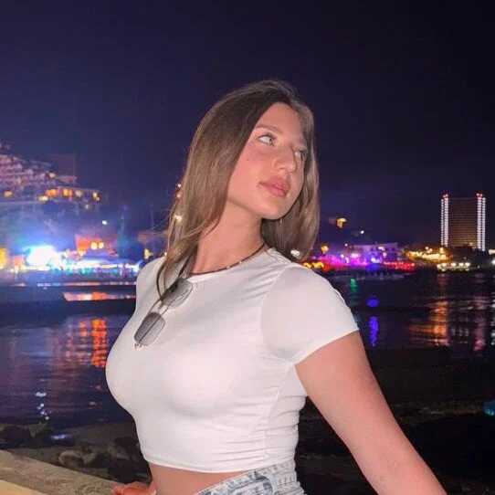 LioraFox — FansOnlyX creator profile