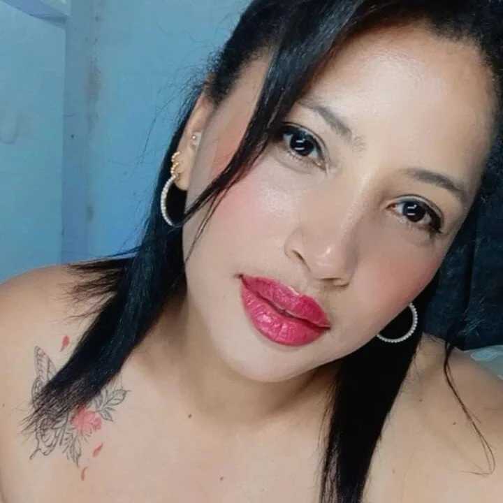 roxane- — FansOnlyX creator profile
