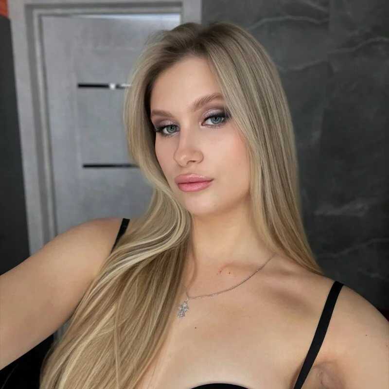 delinasis — FansOnlyX creator profile