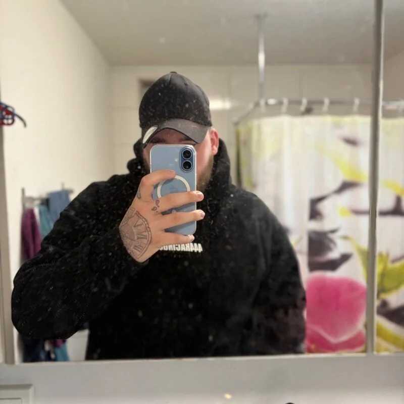 Alex12345867 — FansOnlyX creator profile