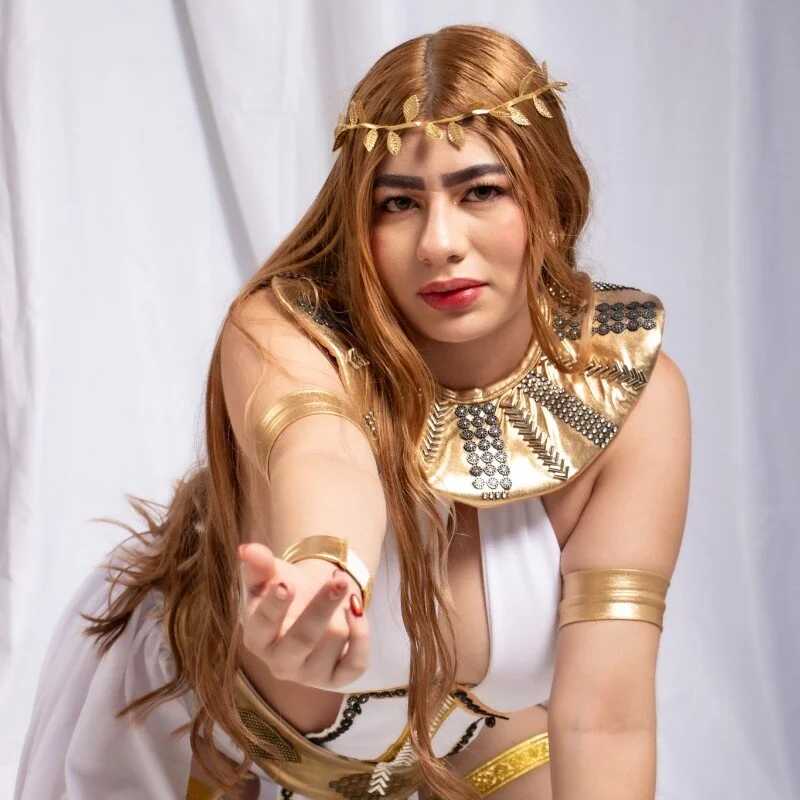 valentina_lux — FansOnlyX creator profile