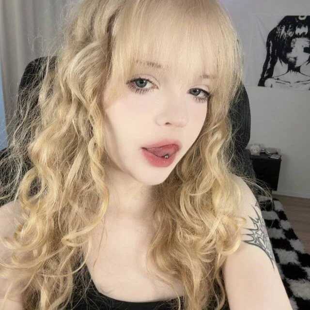 evetease — FansOnlyX creator profile