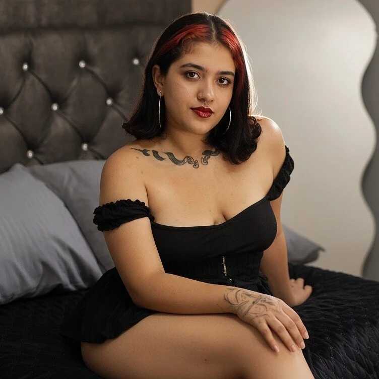 Nia-Frost — FansOnlyX creator profile