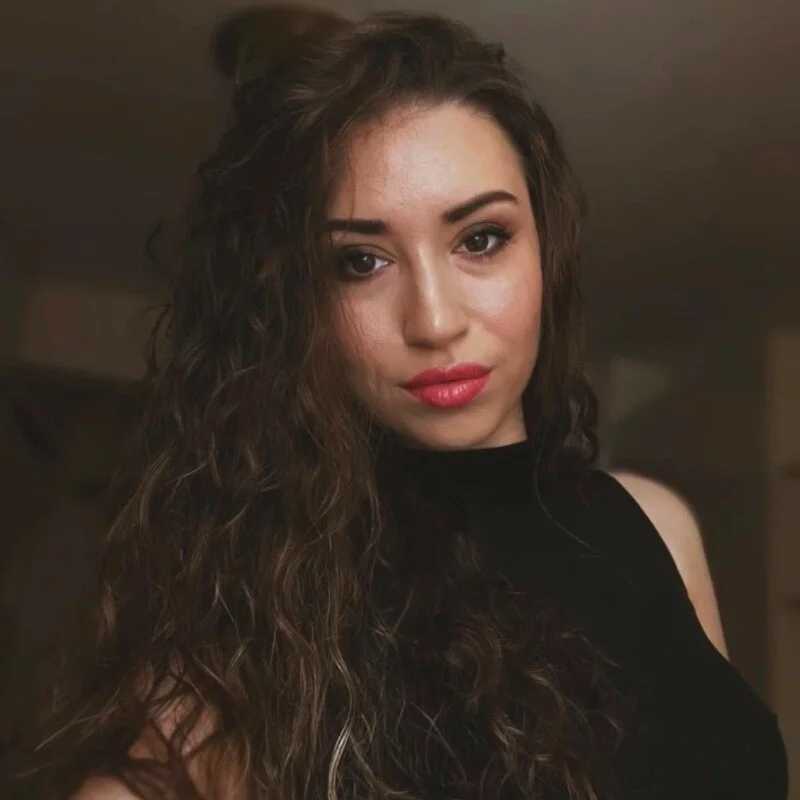 AryaGold — FansOnlyX creator profile