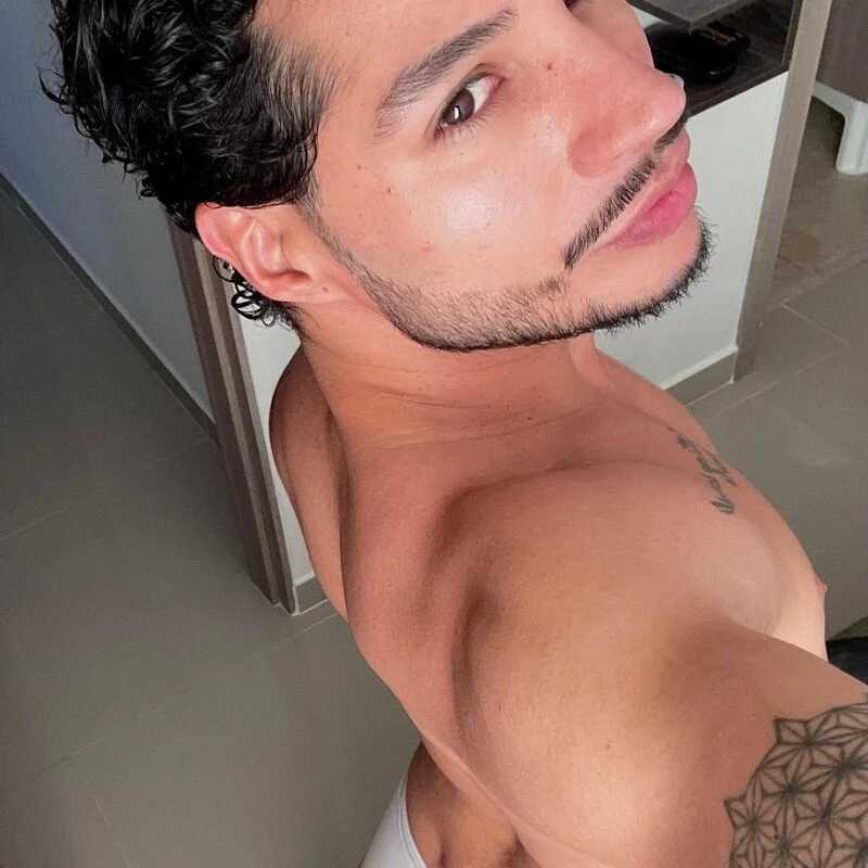 Sirs_papi — FansOnlyX creator profile