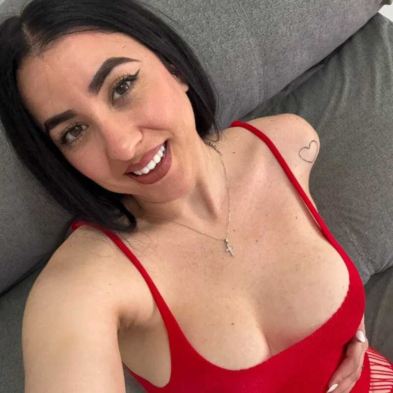 leilacam25 — FansOnlyX creator profile