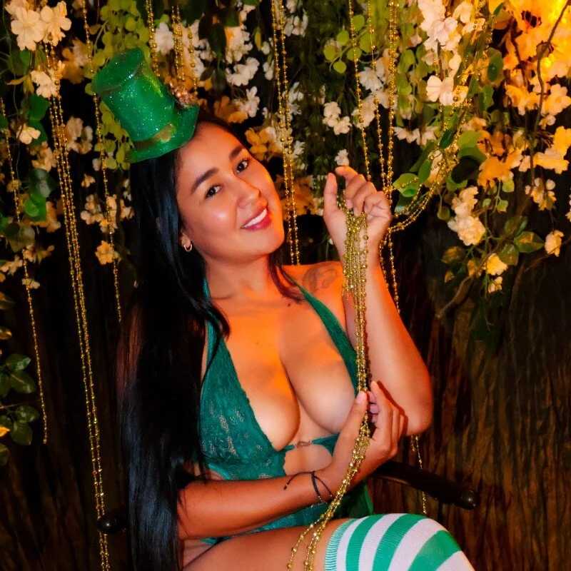 Busty_Zay — FansOnlyX creator profile