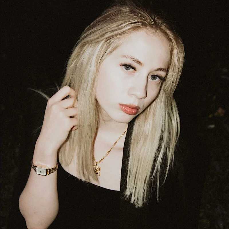 CarliLamp — FansOnlyX creator profile