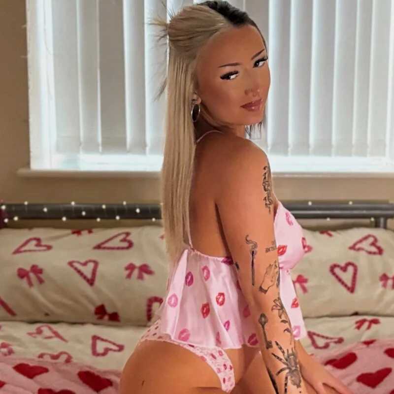 lace_xxx — FansOnlyX creator profile