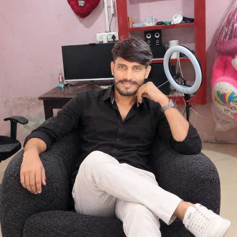 Yuvi_hot — FansOnlyX creator profile