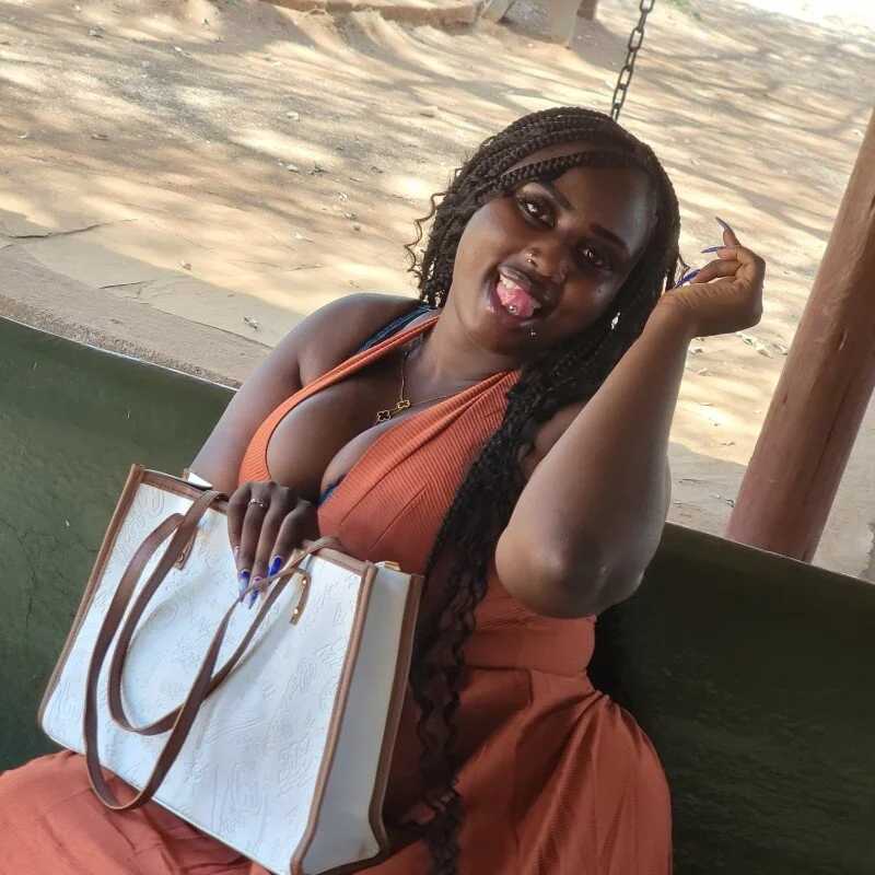 Queenmillan — FansOnlyX creator profile