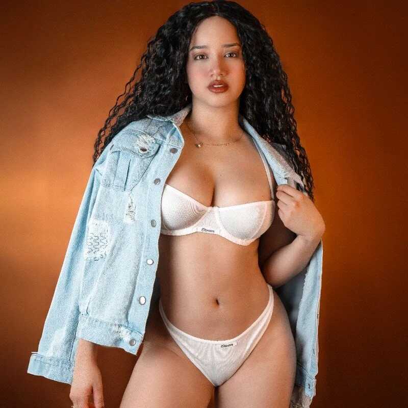 emilyrouxe — FansOnlyX creator profile
