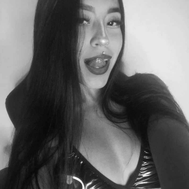 SOFIISQUIIRT0 — FansOnlyX creator profile