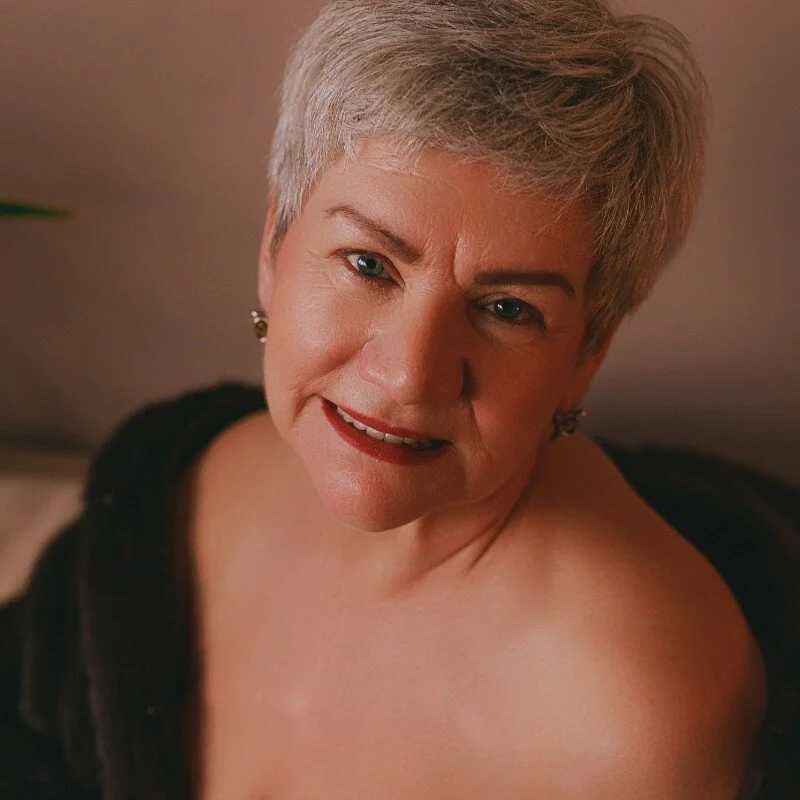 roxana_brooks — FansOnlyX creator profile