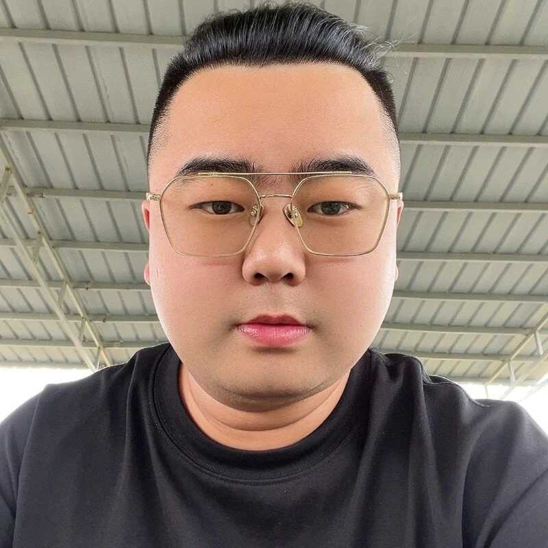LC002 — FansOnlyX creator profile
