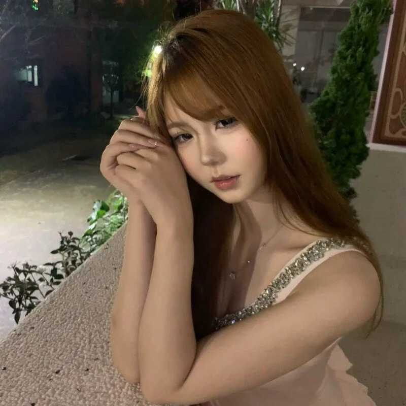 Bri-002 — FansOnlyX creator profile