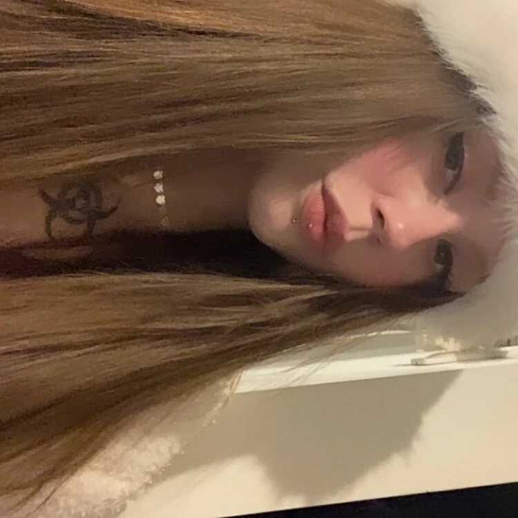 Goticaaaloira — FansOnlyX creator profile