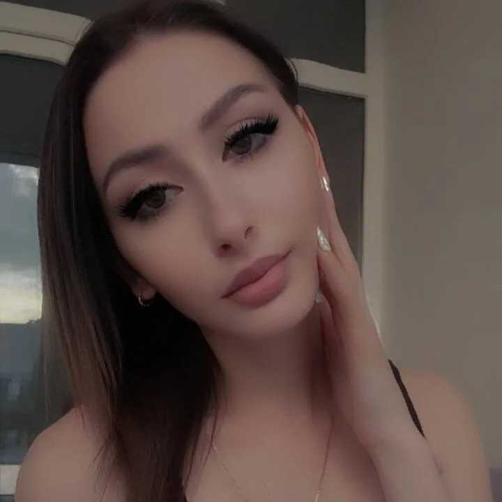 AleidaFox — FansOnlyX creator profile