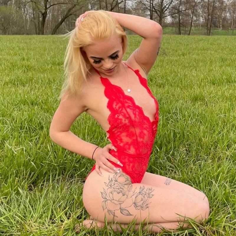 YoungAngelXxx — FansOnlyX creator profile