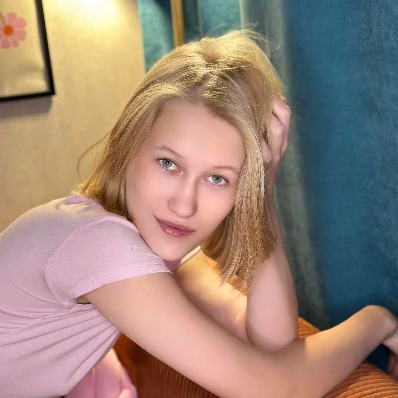 LovieVivien — FansOnlyX creator profile