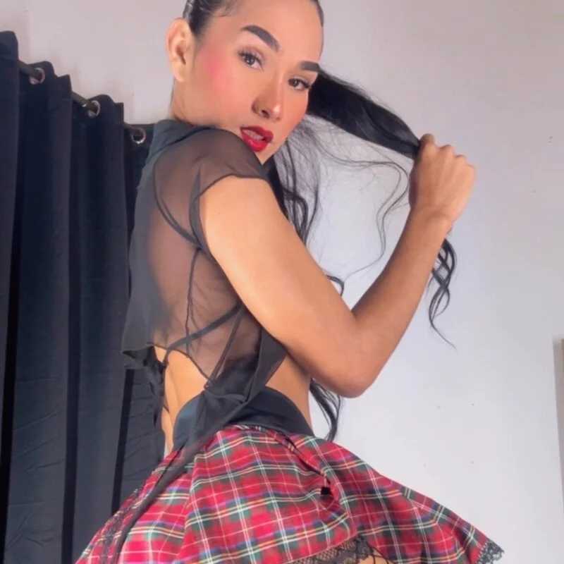 danna_alvarez — FansOnlyX creator profile