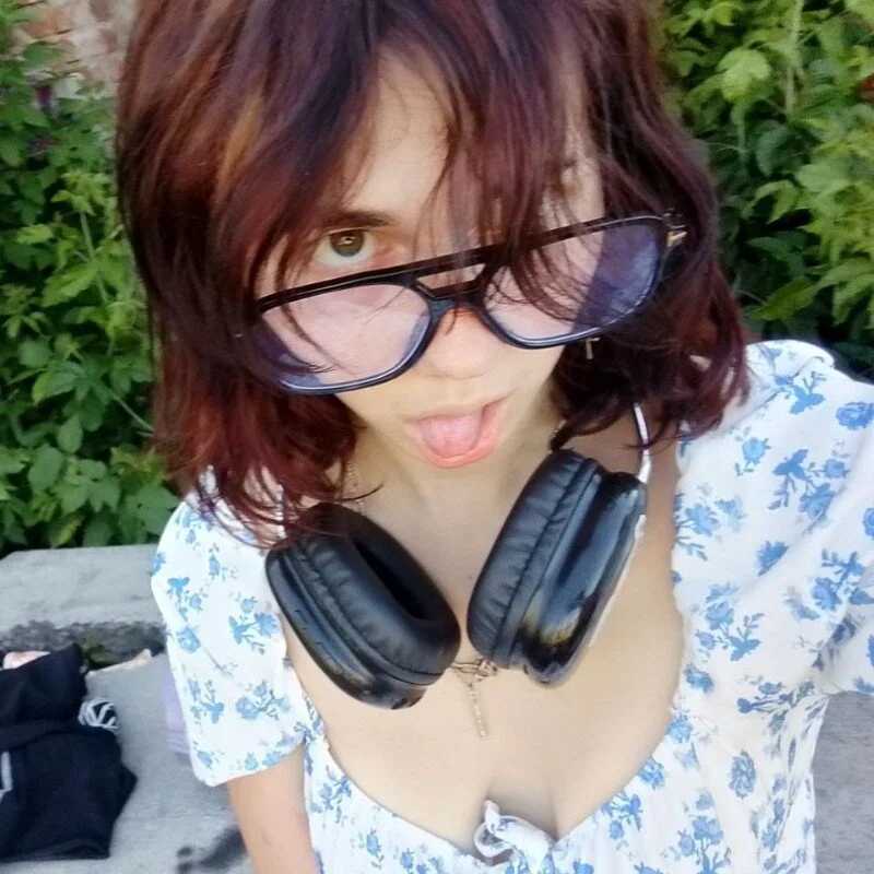 Mialivia — FansOnlyX creator profile