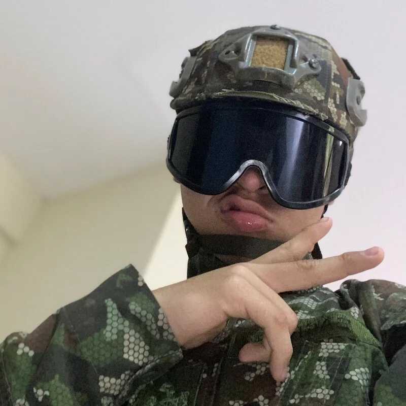 EL_R_e_y — FansOnlyX creator profile