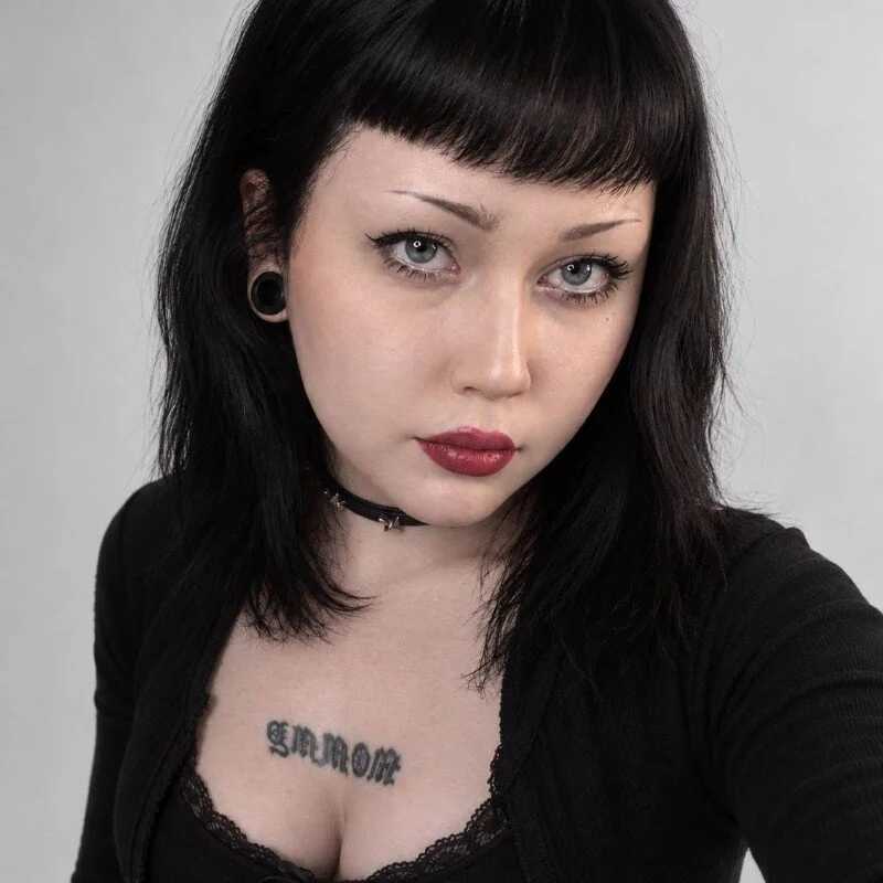 Roxy_Moor — FansOnlyX creator profile