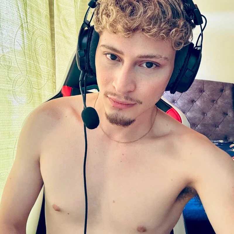 AleFoxx_ — FansOnlyX creator profile