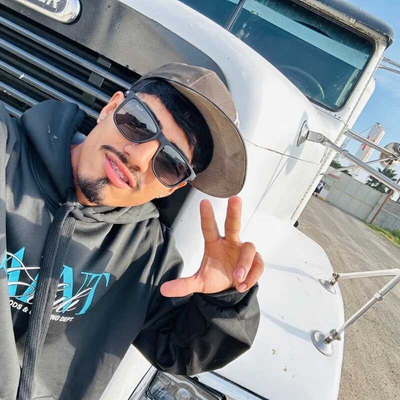 Jhonayj — FansOnlyX creator profile