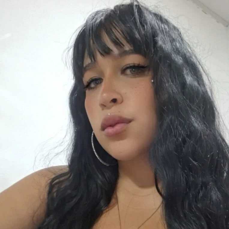 valen_ros — FansOnlyX creator profile