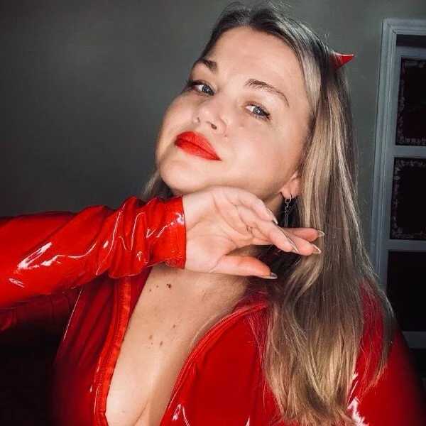 Nayvessa — FansOnlyX creator profile