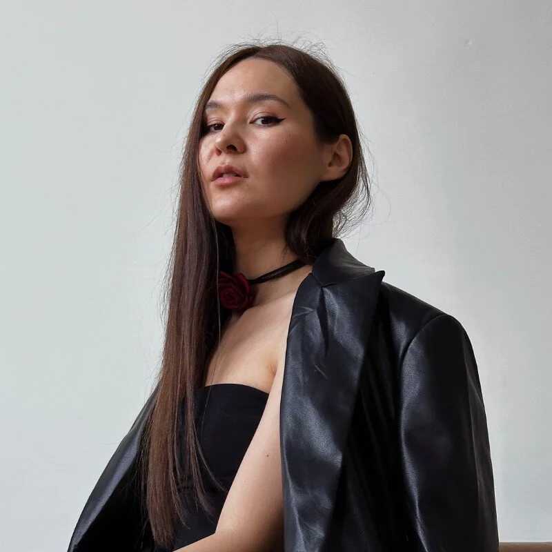 iris_vega9 — FansOnlyX creator profile