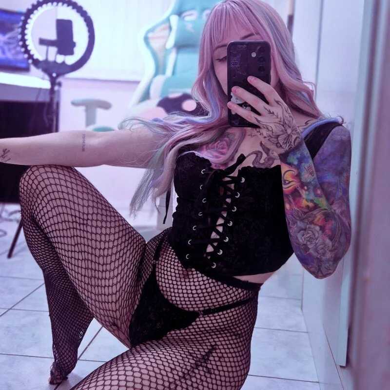 Ahrya_ — FansOnlyX creator profile