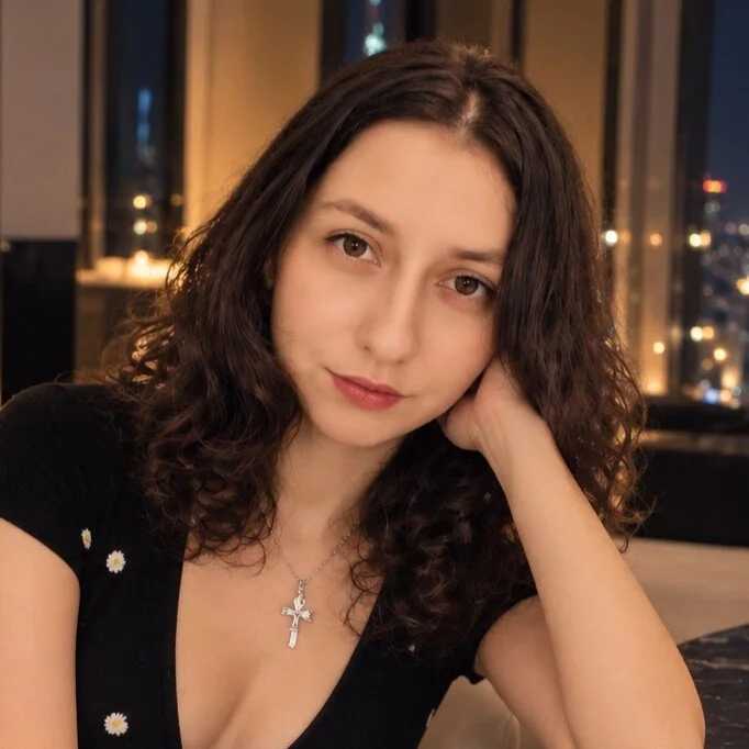 ChrystalAlma — FansOnlyX creator profile