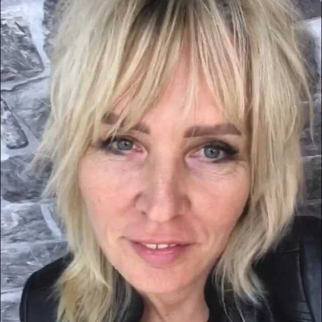 EsterHotMilf — FansOnlyX creator profile